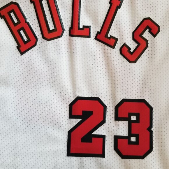 Men's Mitchell & Ness Michael Jordan White Chicago Bulls Rookie Authentic Jersey - Picture 5 of 12